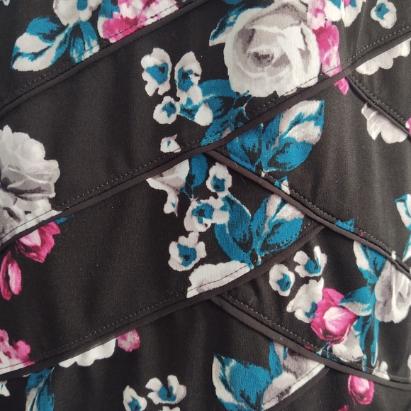 WHBM Layered Look Floral Tank - Picture 5 of 7